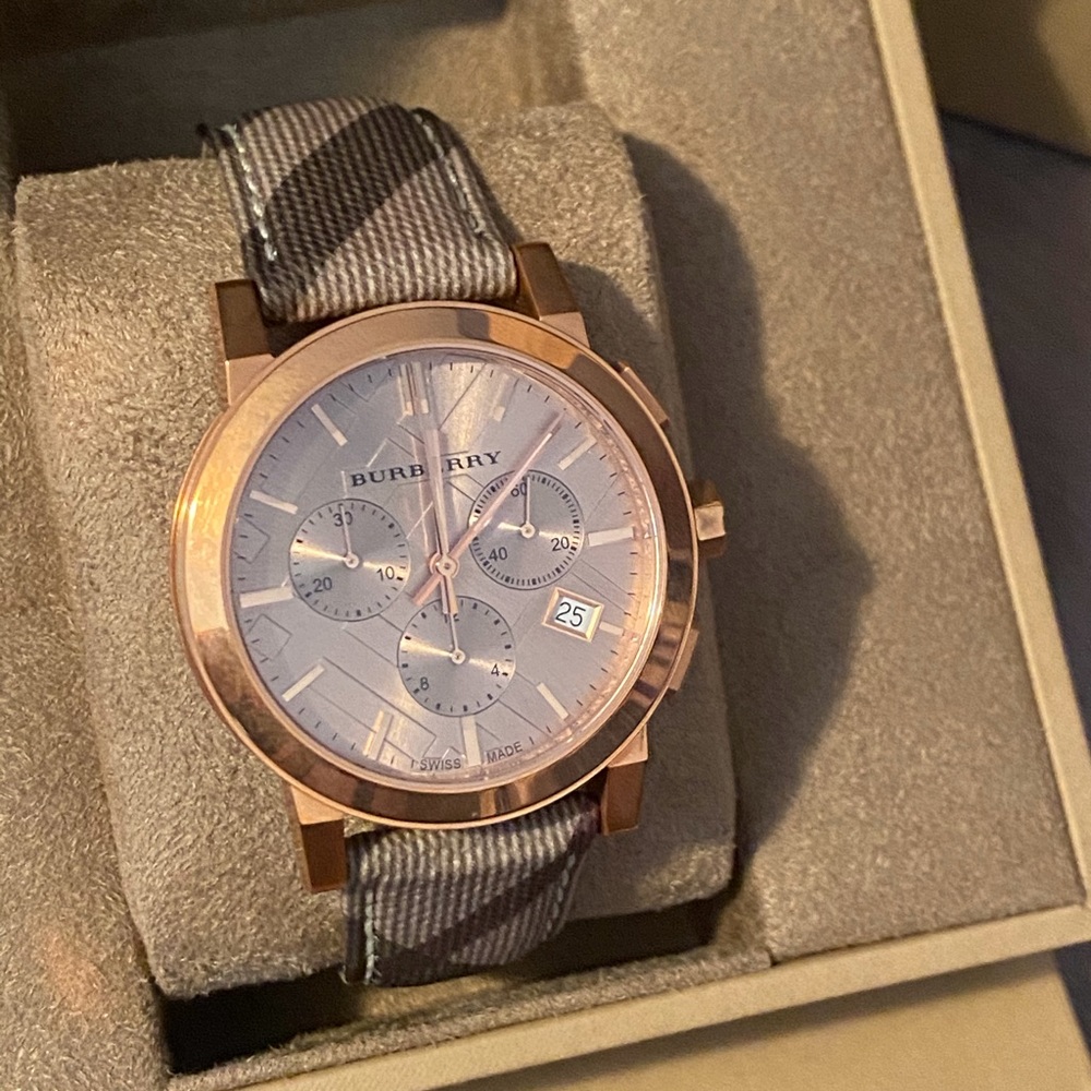 Burberry Watch - Authentic**